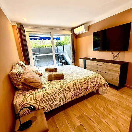 - 3 Pieces Cosy Avec Jacuzzi & Grande Terrasse * Αντίμπ