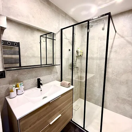 - 3 Pieces Cosy Avec Jacuzzi & Grande Terrasse Antibes